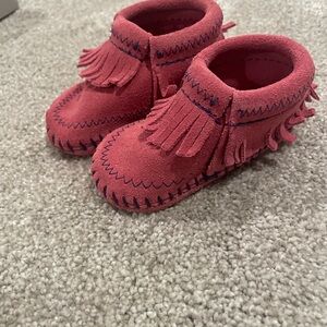 Minnetonka Kids Moccasins in Bright Pink